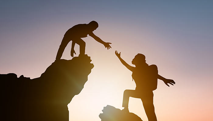 O signo de Sagitário e seus ascendentes; O propósito dessa imagem é mostrar a relação entre o signo de Sagitário e o ascendente Peixes. Ela mostra uma pessoa ajudando , dando as mãos,  a uma outra. Certamente, a que está ajudando representa o ascendente Peixes e a outra o signo de Sagitário. Dessa forma, o ascendente Peixes está sempre ajudando o signo de Sagitário a encontrar seu caminho.